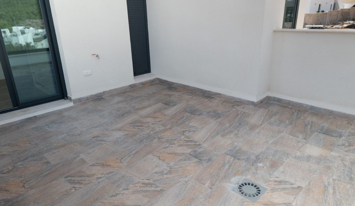 10145583-01-image-20