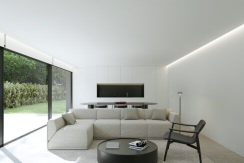13992989-01-image-9