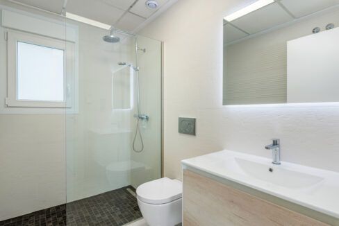 18028312-01-image-22