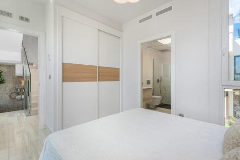 18028312-01-image-26