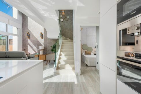 18028312-01-image-8
