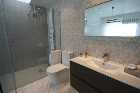 38136904-01-image-14