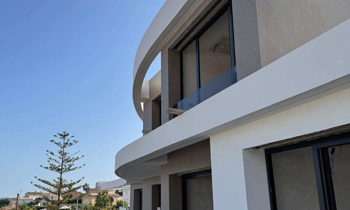 42617545-01-image-10