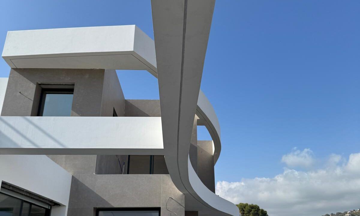 42617545-01-image-12