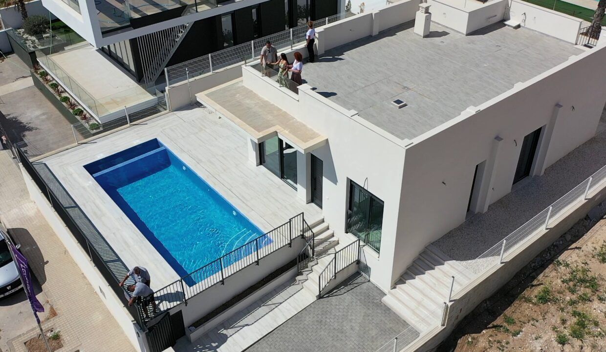 66190065-01-image