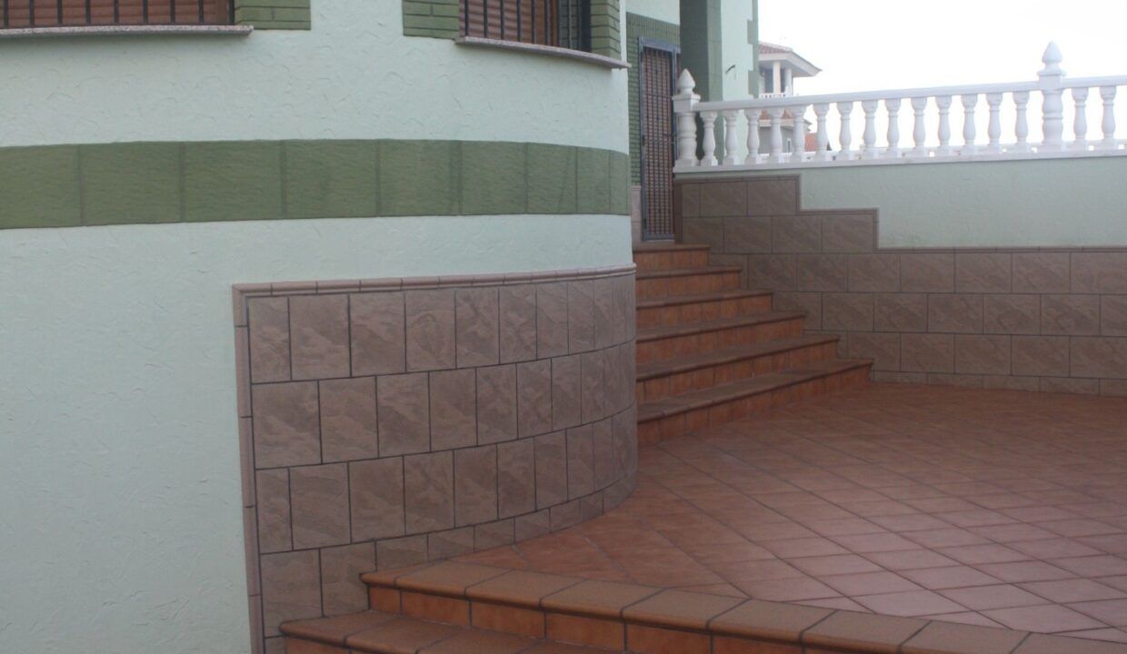 87172294-01-image