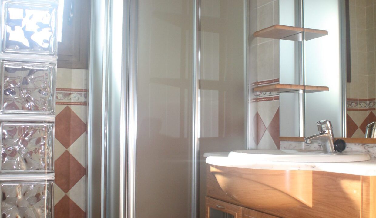 87172294-01-image-4