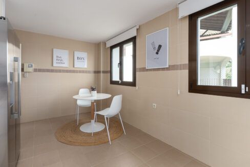 17922286-01-image-33