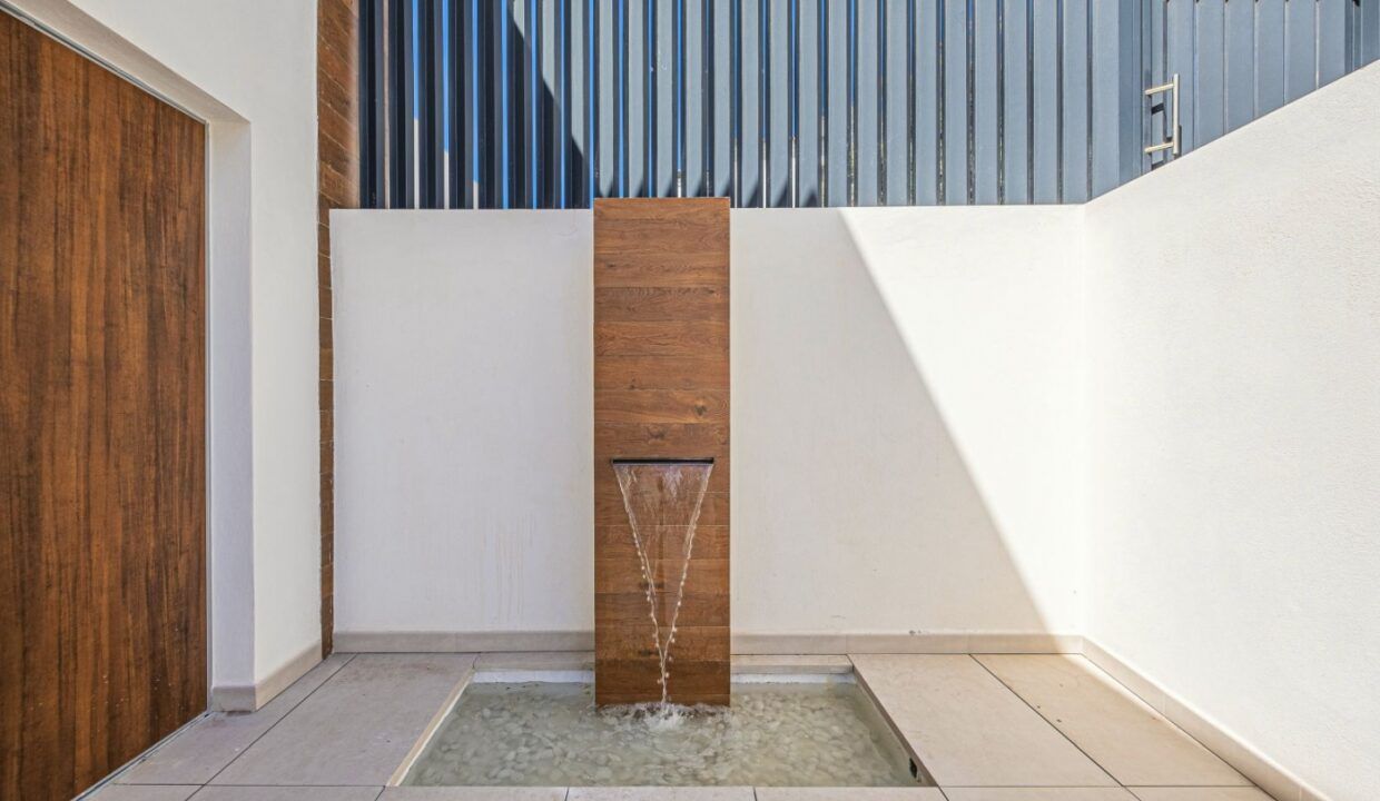 22695792-01-image-16
