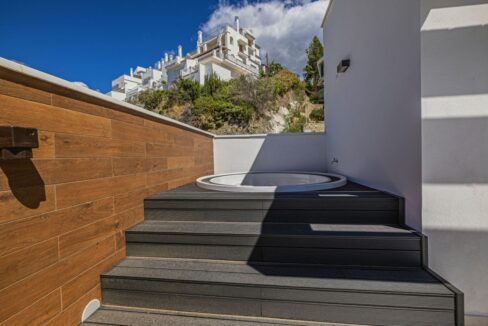 22695792-01-image-21