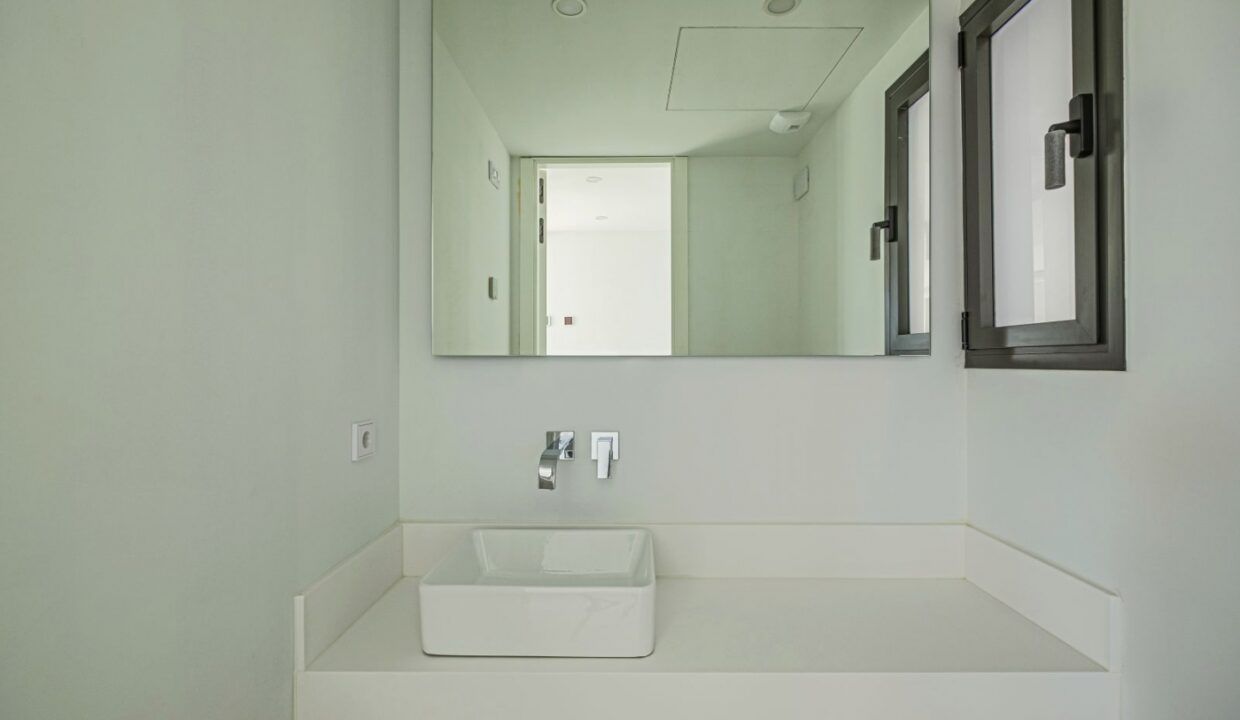 22695792-01-image-27