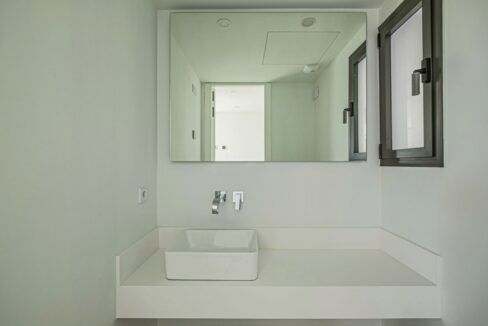 22695792-01-image-27