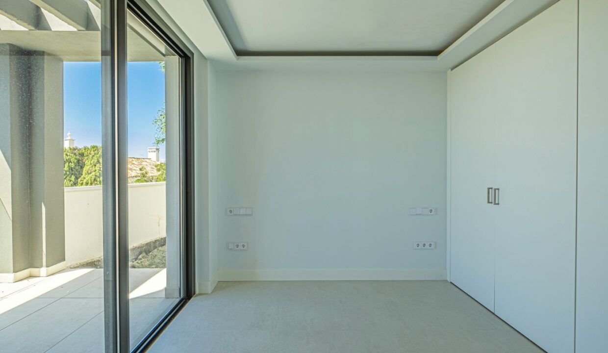 22695792-01-image-31