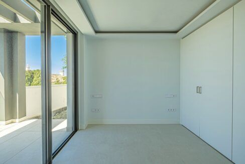 22695792-01-image-31
