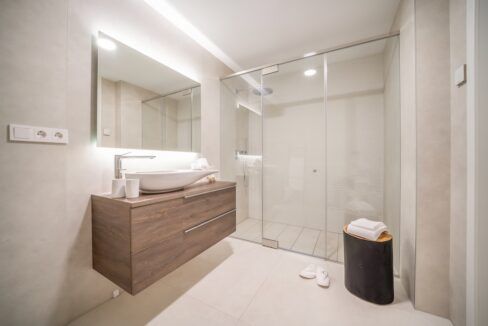 33241822-01-image-1