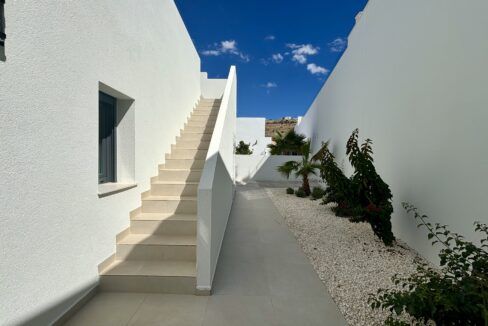 11048101-01-image-2
