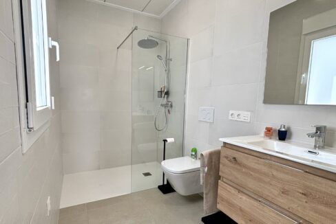 11048101-01-image-23