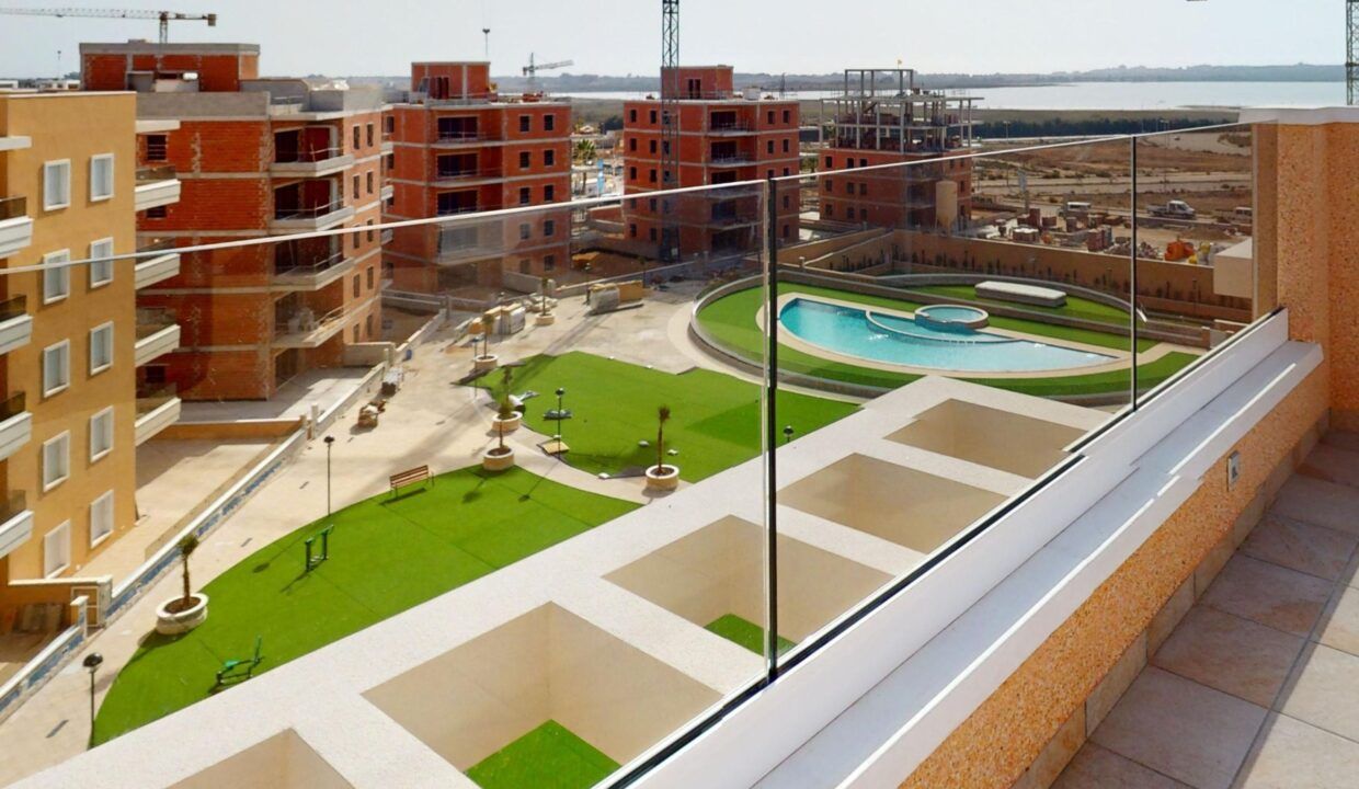 14235552-01-image