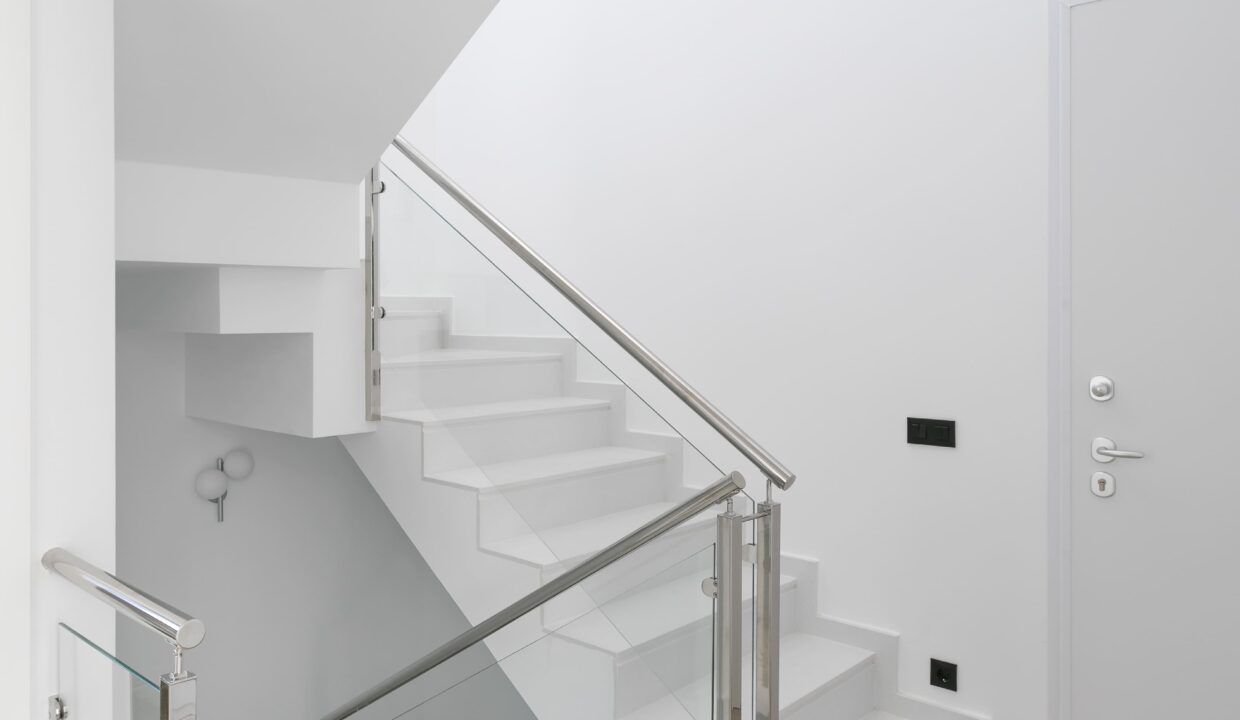 46027592-01-image-23