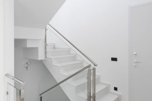 46027592-01-image-23