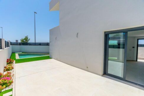 69403509-01-image-9