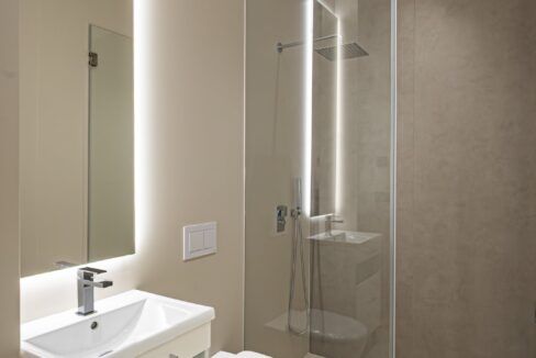 70522403-01-image-11