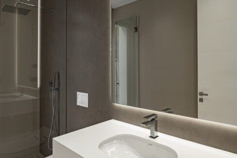 70522403-01-image-13