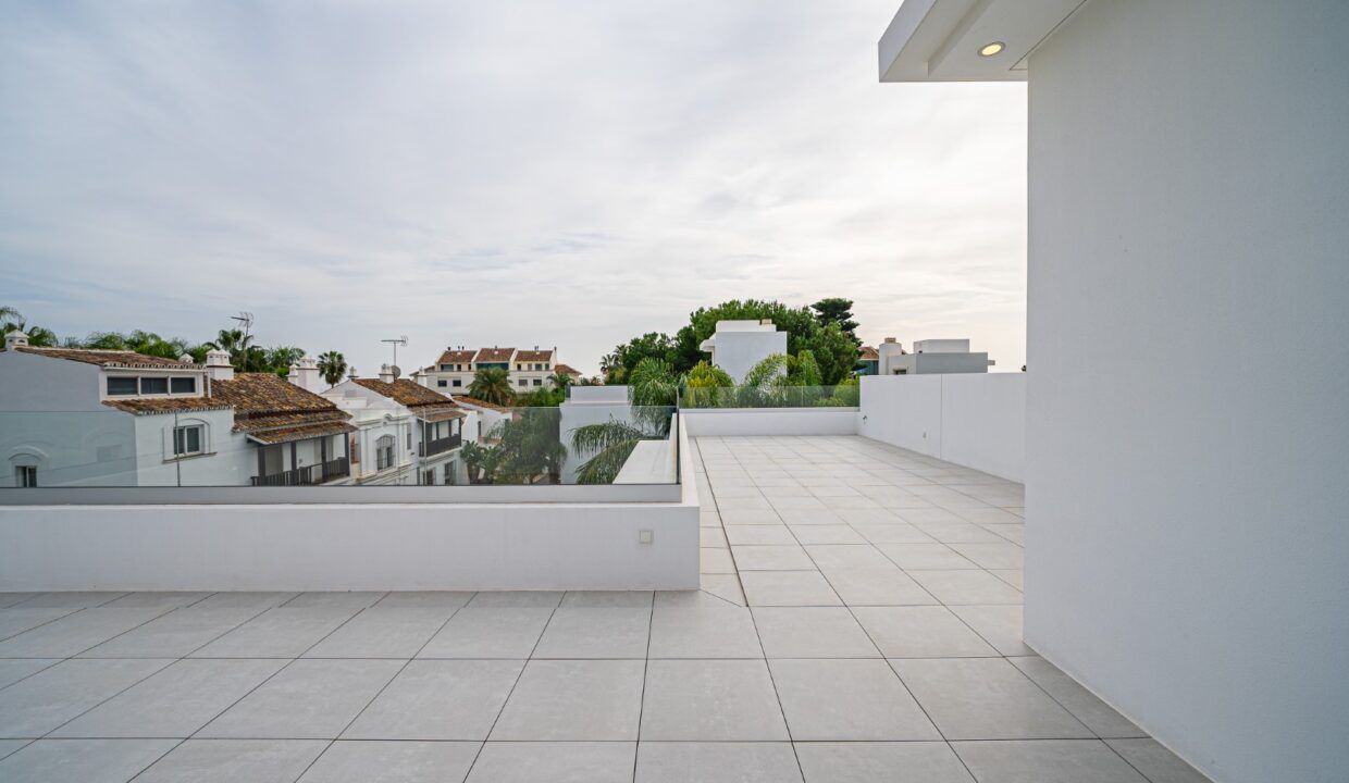70522403-01-image-25