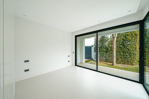 70522403-01-image-28