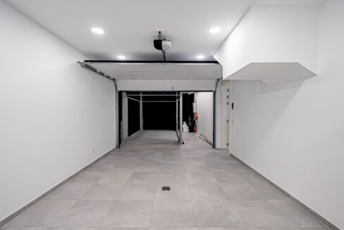 70522403-01-image-29