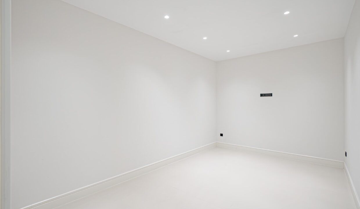 70522403-01-image-30