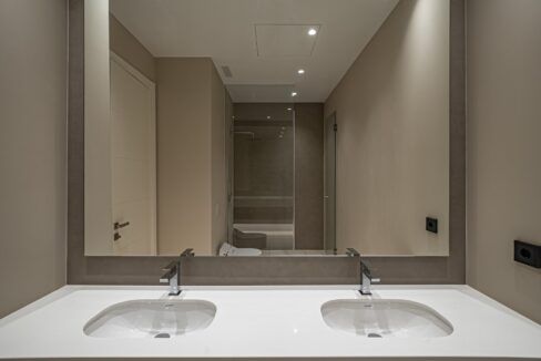 70522403-01-image-33