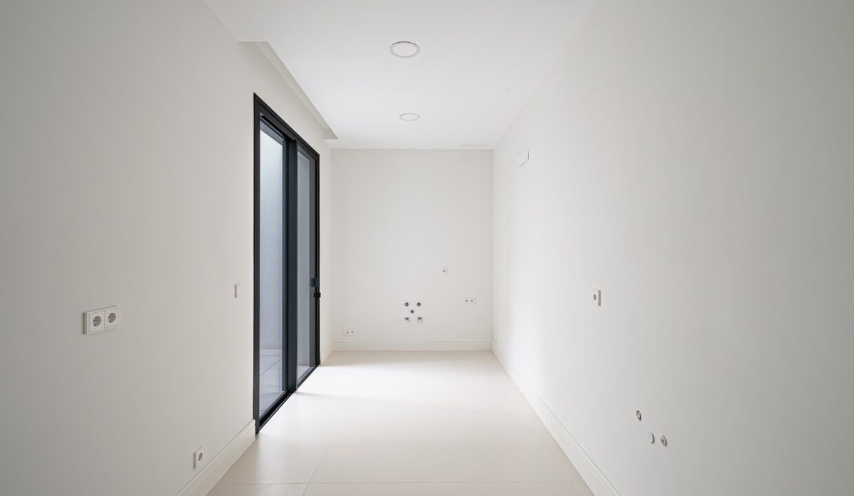 70522403-01-image-9