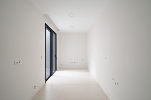 70522403-01-image-9
