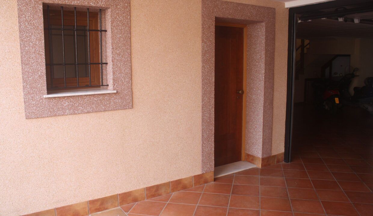 99945618-01-image-10