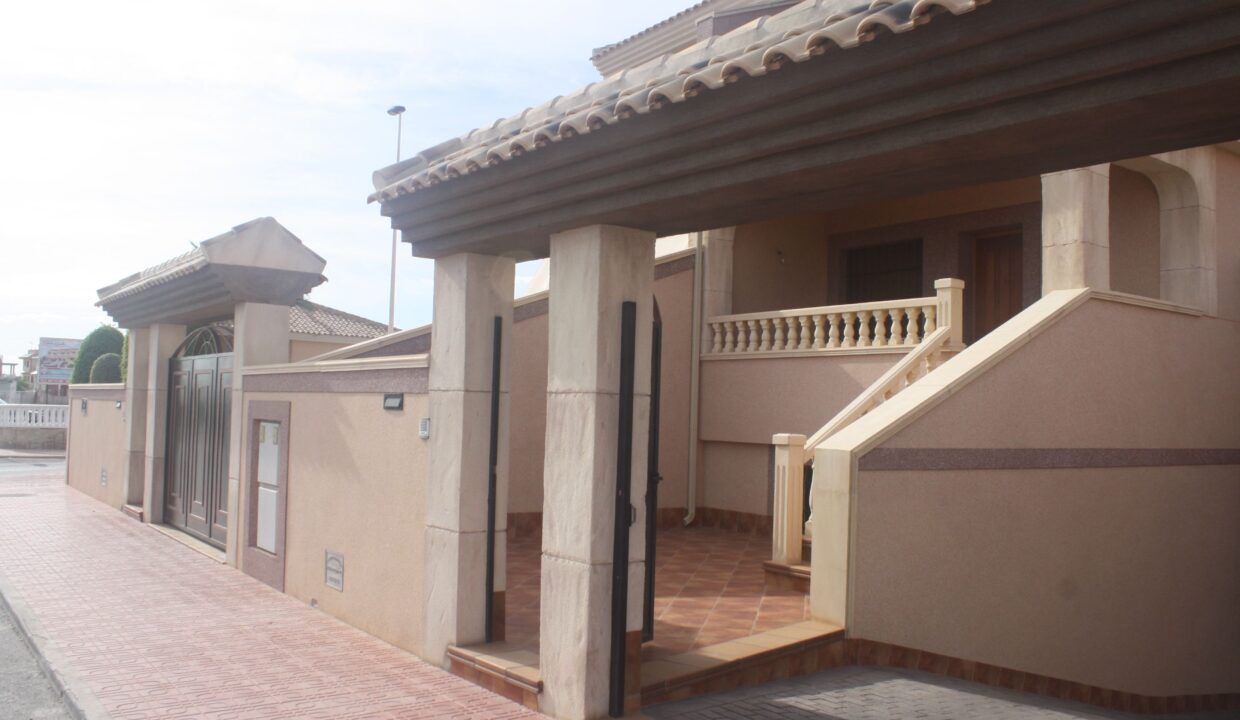 99945618-01-image