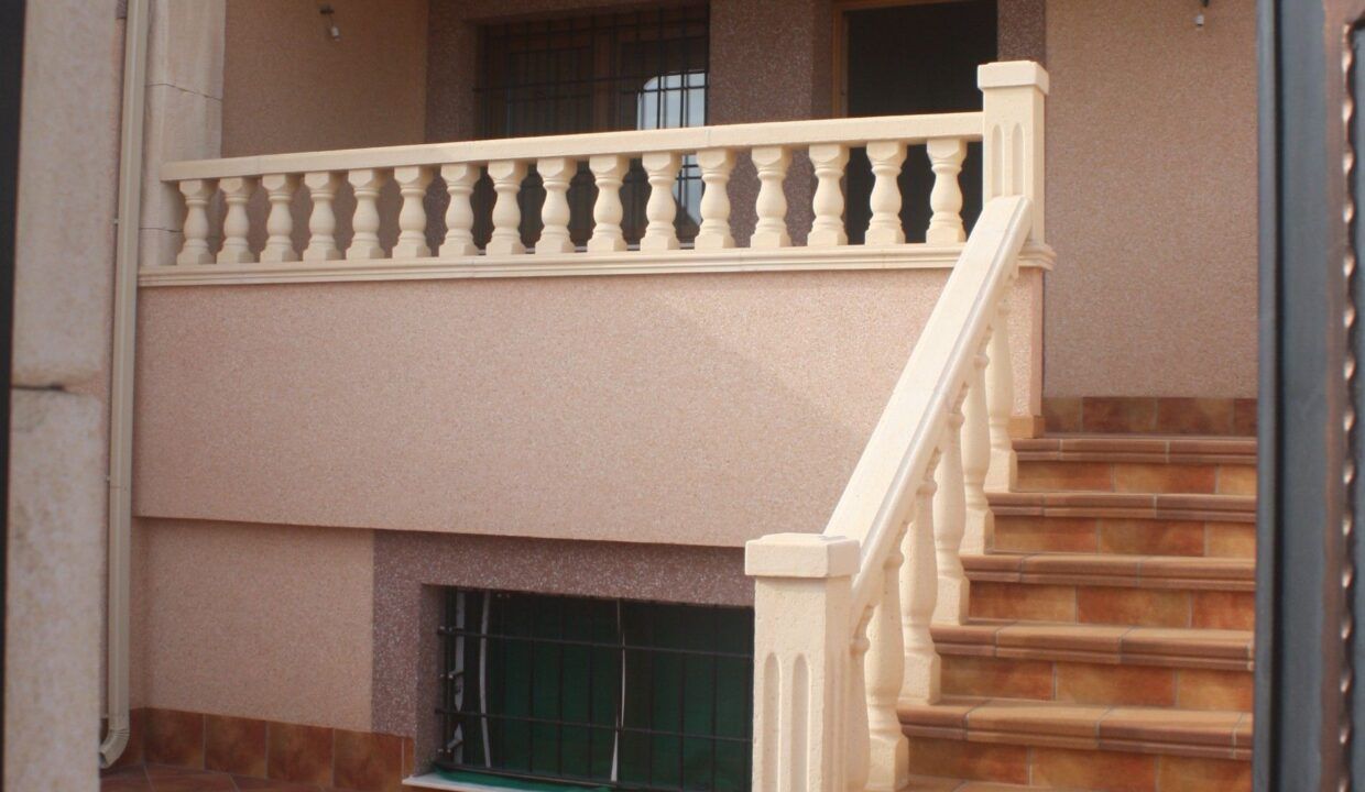 99945618-01-image-21