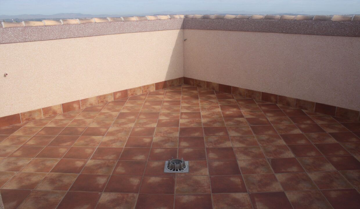 99945618-01-image-3