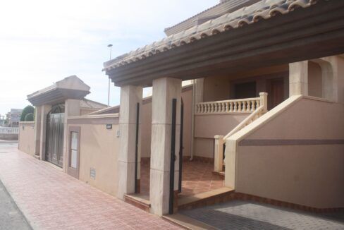 99945618-01-image