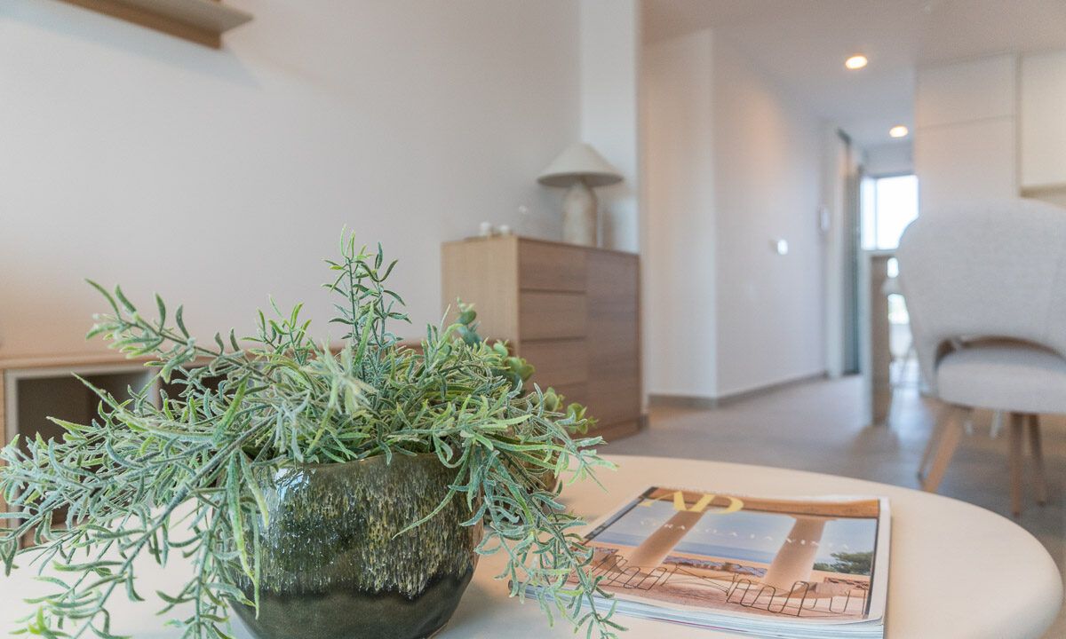 13818043-04-image-28