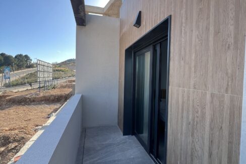 22913965-01-image-6