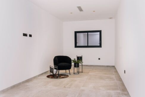 34560558-02-image-22