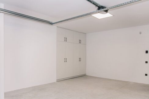 34560558-02-image-24