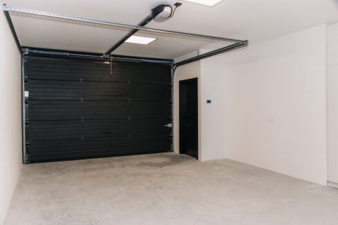34560558-02-image-25