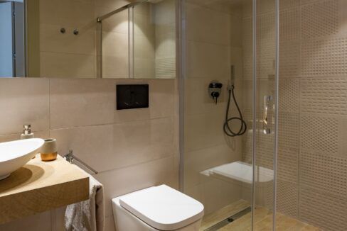 44815514-03-image-24