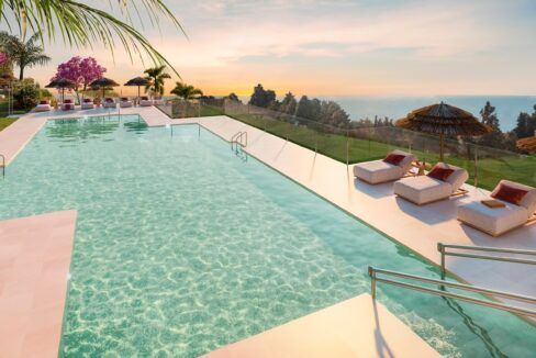 Piscina-grande-Soleia-Living-Exxacon-viviendas-de-obra-nueva-en-Mijas-Costa-del-Sol