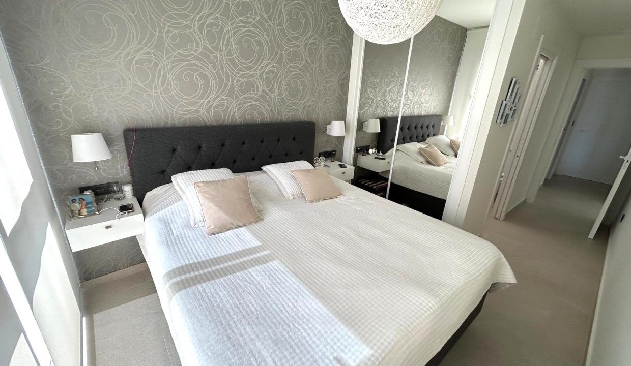 12417823-01-image-16