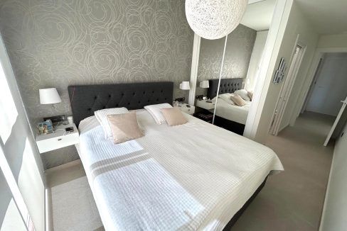 12417823-01-image-16