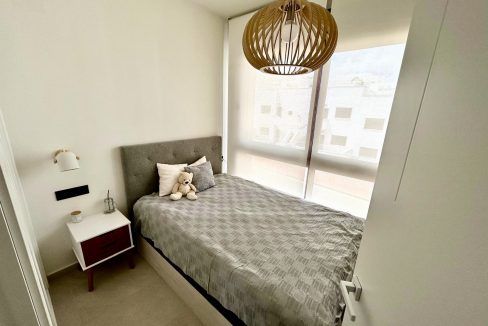 12417823-01-image-17