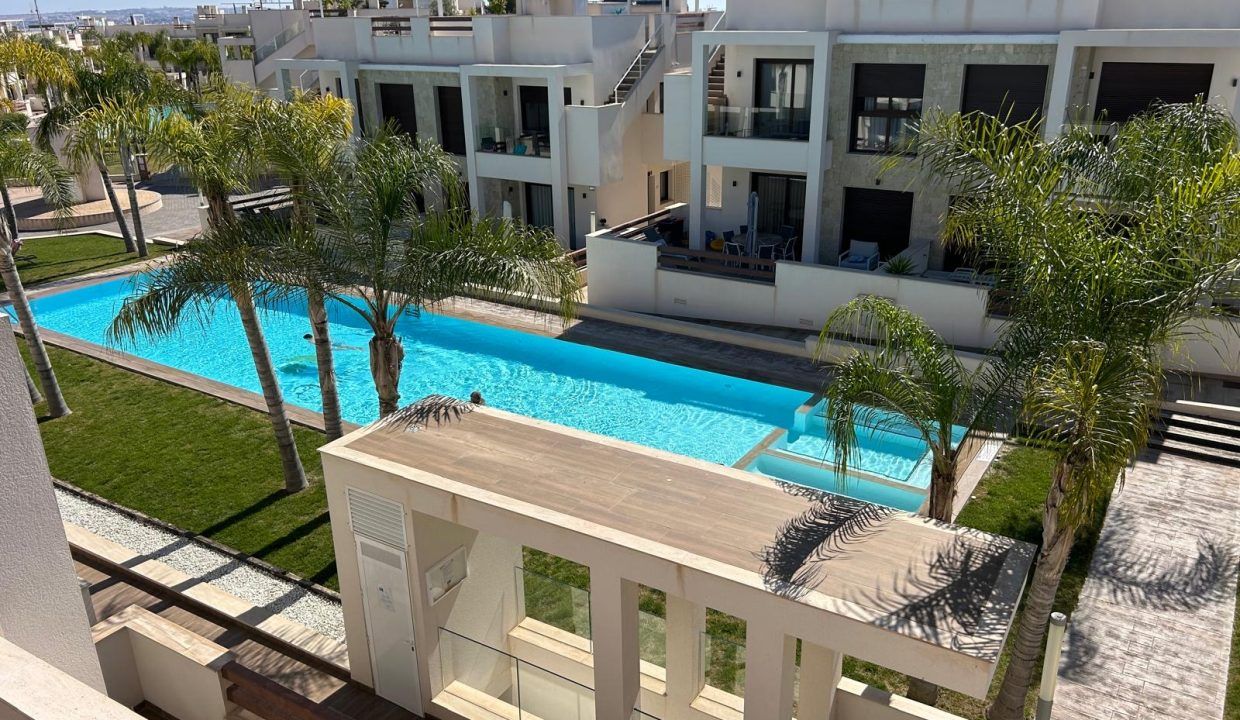 12417823-01-image-25